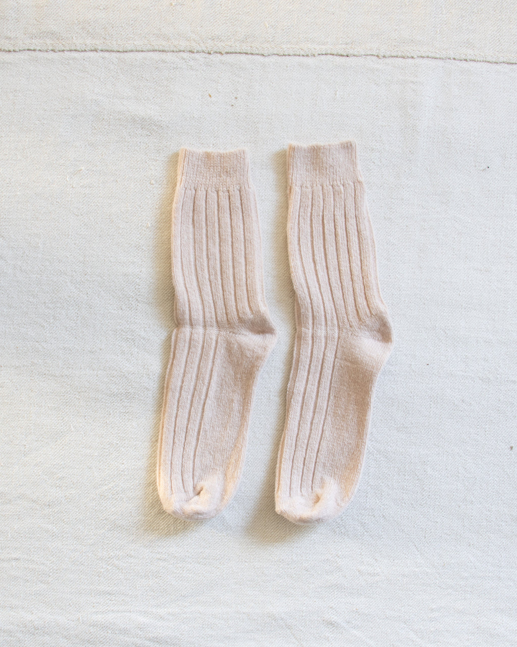 Escuyer Cashmere Crew Socks Pink
